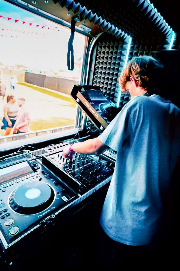 DJ performing on the CDJs